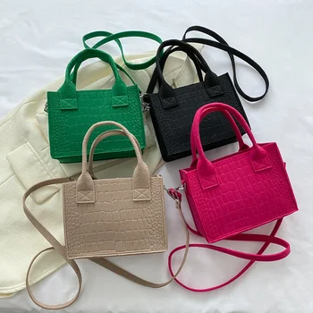 Дамски малка квадратна чанта 2023, Нова лесна и универсална ежедневна чанта, модерен популярна филцови чанта-месинджър с едно рамо