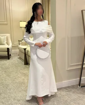 Елегантни дълги вечерни рокли от крепа на бяло 