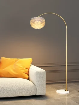 Лампа за стръв нощен риба от пера, под лампа, спалня, хол, малка странична лампа в скандинавски стил, Луксозен диван, настолна лампа