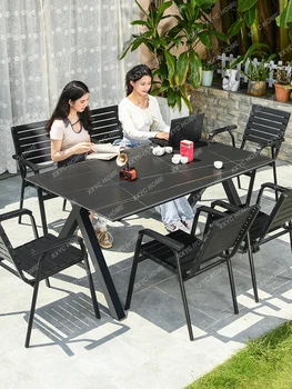 Маса и стол от алуминиева сплав на открито, балкон, градина, разположена във вътрешен двор, в свободното време на открито