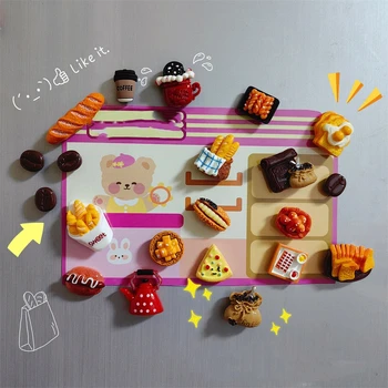 Нов хладилник за хляб в кафе на зърна с малък декоративен стикер, наподобяващи храна магнит