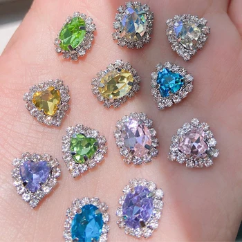 Цветни квадратни кристали във формата на сърце 3D Декорации за нокти Модни блестящи Аксесоари за маникюр от сплав от Цирконий Едро Дропшиппинг